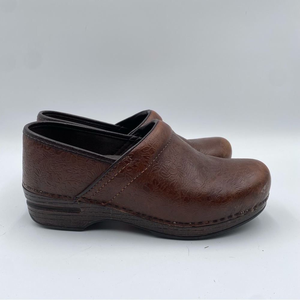Dansko Women’s 39 Brown Tooled Leather XP Slip On Nursing Work Clogs